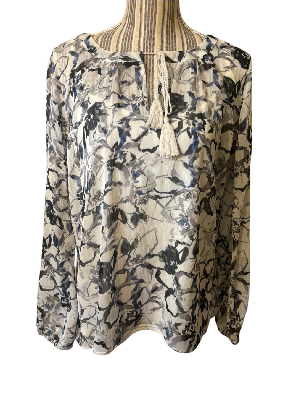 Rose & Olive Blouse Large White Floral Blue Long Sleeves Tie-Front White Cami